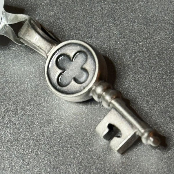 Clover Key Crystal Pendant ( the key to success & good luck )